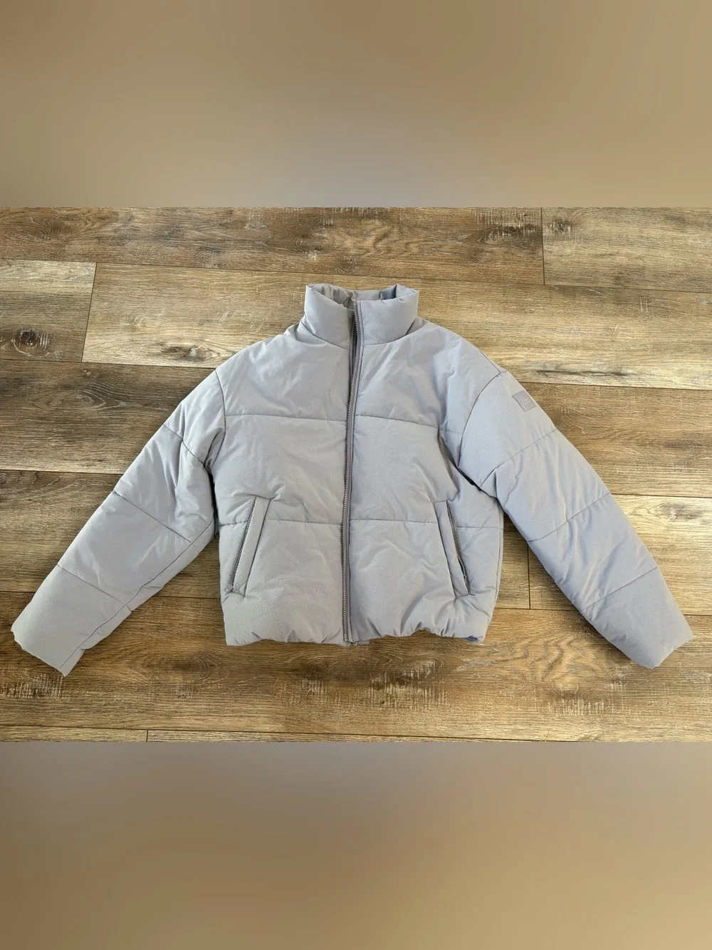 ALO Yoga puffer jacket fog color Gray Active Jacket size medium